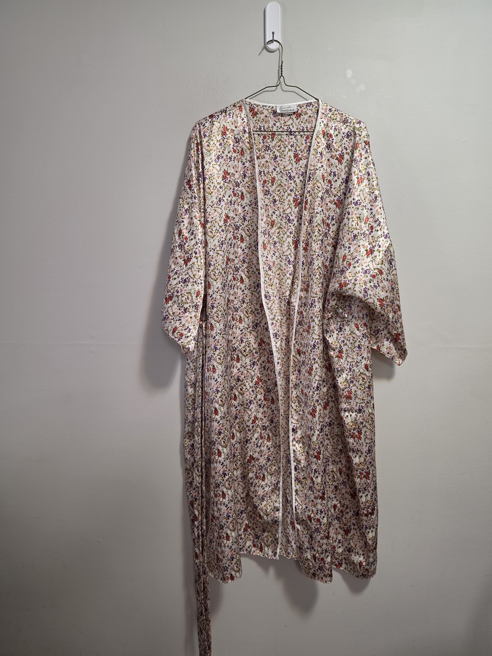 Vintage Linda For Easton Cream Floral Kimono Robe with Red & Pink Blossoms